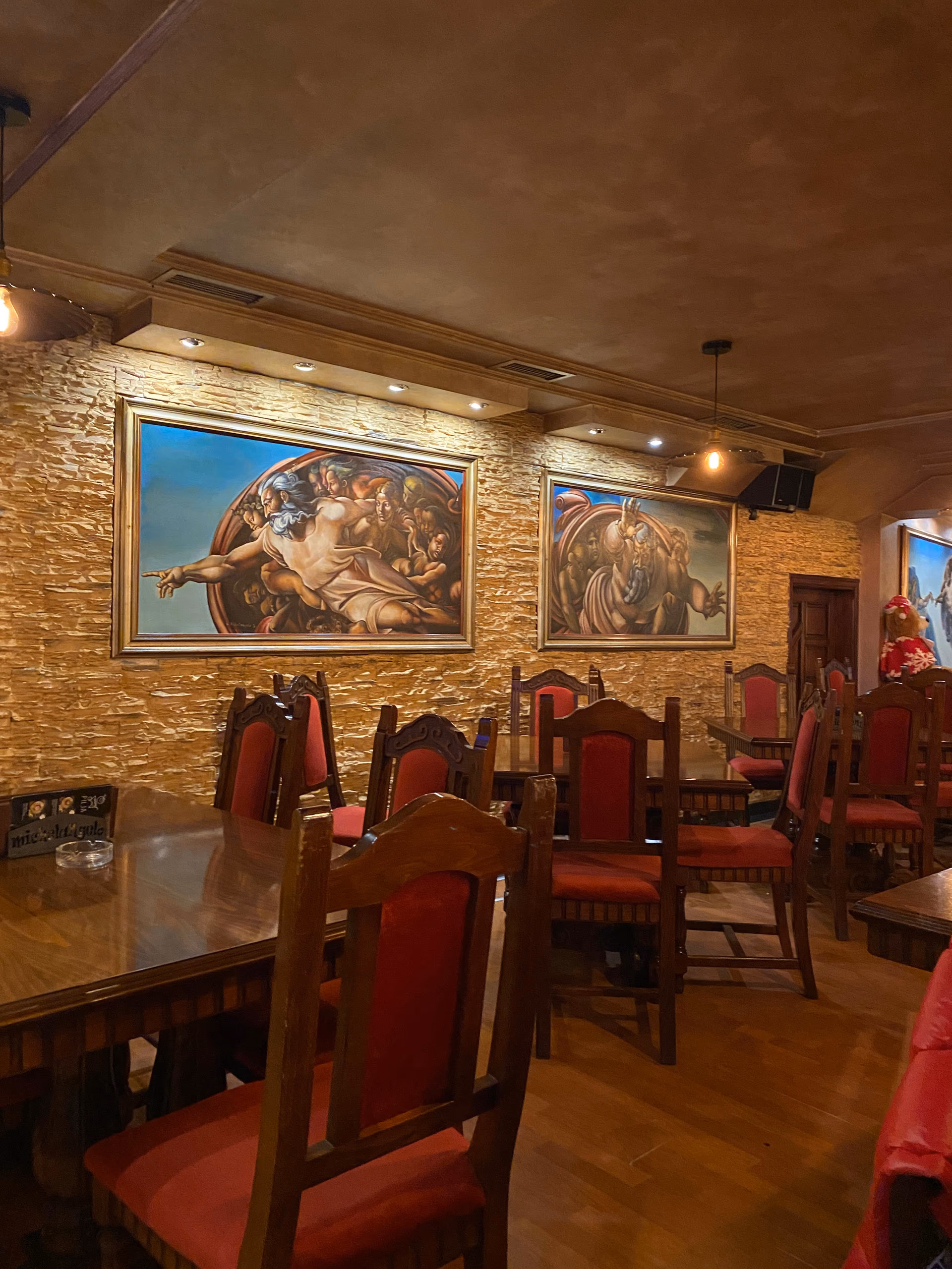 Renesansne freske na zidovima restorana Michelangelo